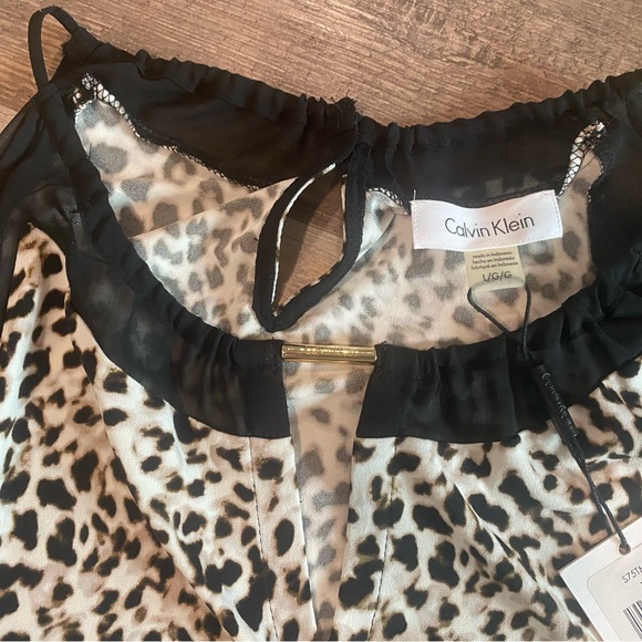 Calvin Klein Sleveless top- L - Picture 3 of 4